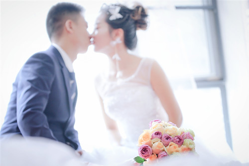 下調(diào)法定結(jié)婚年齡