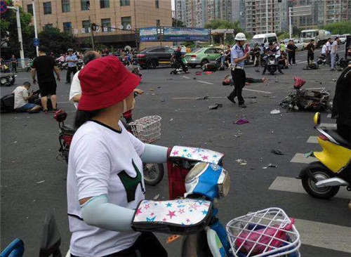 2019常州慘烈車禍 肇事女司機(jī)大哭我們撞了好多人